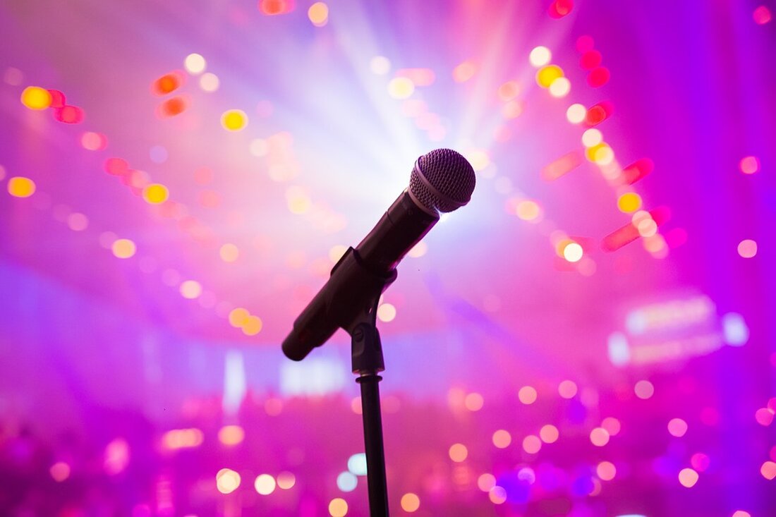 Erleben Sie unvergessliche Varieté-Nachmittage im Ernst-Reuter-Saal am 23. und 24. Oktober 2024! Unter dem Motto „Großes Kino“ begeistern Bert Beel und Stargast Hans-Jürgen Beyer mit Musik, Humor und Magie. Seien Sie dabei und genießen Sie ein spektakuläres Programm voller zauberhafter Momente!