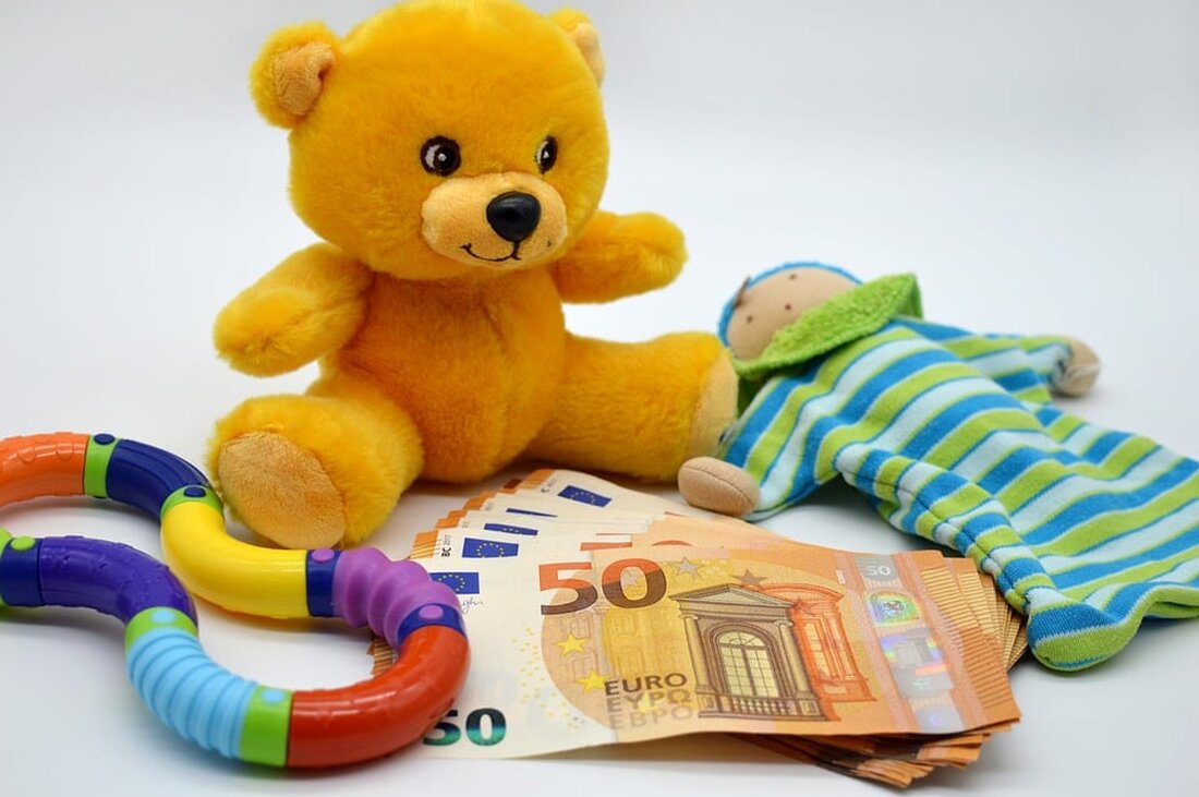 Kinderarmut in Berlin: Fast 25 Prozent der Berliner Kinder leben von Bürgergeld Berlin ist eine pulsierende Stadt mit einem breiten Kulturangebot. Doch für viele Kinder in der Hauptstadt ist das Leben nicht so bunt und aufregend. Laut aktuellen Zahlen der Agentur für Arbeit erhalten 154.614 Berliner Kinder Bürgergeld, was fast einem Viertel aller Berliner Kinder entspricht. Diese Zahl verdeutlicht das Ausmaß der Kinderarmut in der Stadt. Besonders betroffen ist der Bezirk Neukölln, wo 37,43 Prozent der Kinder in Familien mit finanziellen Schwierigkeiten leben. Im Gegensatz dazu beträgt der Anteil in Pankow lediglich 11,54 Prozent. Um als arm zu gelten, muss …