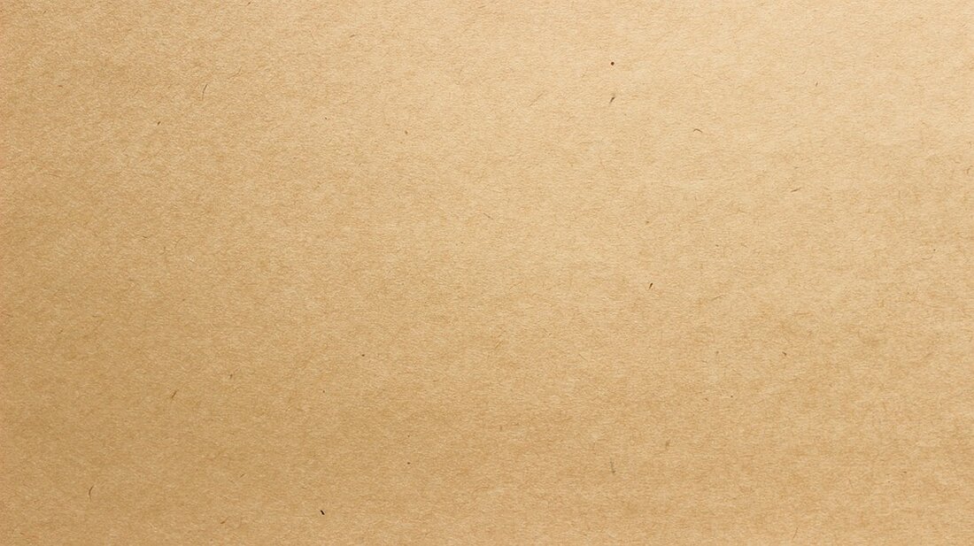 Der Büromarkt in Berlin ist derzeit von Gegensätzen geprägt. Durch die vermehrte Nutzung des Homeoffice sind viele Büros leer, während gleichzeitig die Preise in Spitzenlagen steigen. Eine Umfrage des Ifo-Instituts München zeigt, dass in fast zwei von drei Unternehmen Homeoffice zum Alltag gehört. Besonders in größeren Firmen nutzen viele Beschäftigte diese Möglichkeit regelmäßig und verbringen mehrere Tage im Monat nicht mehr im Büro. Diese Entwicklung führt dazu, dass viele Büros zwar noch langfristig vermietet sind, aber dennoch leer stehen. Experten schätzen, dass in Zukunft mehrere Hunderttausend Quadratmeter ungenutzter Bürofläche auf den Markt kommen könnten, sobald die Mietverträge auslaufen. Trotzdem werden …