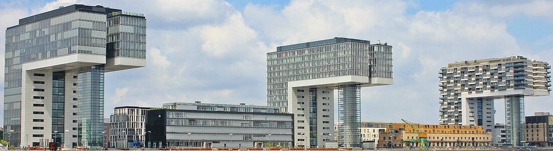 Im Kriminalgericht in Berlin-Moabit, dem größten Strafgericht Europas, wird auch während der Schulferien hart gearbeitet. In der zweiten Augustwoche stehen verschiedene Prozesse an, die von gravierenden Verbrechen wie Vergewaltigung, Körperverletzung und Raub bis hin zu Diebstahl und Drogenhandel reichen. Am Montag um 9 Uhr beginnt der Prozess gegen Oleg (45) und Evgeny E. (42), die wegen Vergewaltigung und Körperverletzung angeklagt sind. Demnach soll Evgeny im November 2019 eine Frau in ihrem Hotelzimmer in Charlottenburg mit einem Messer bedroht haben, während Oleg sie vergewaltigte. Ebenfalls um 9 Uhr beginnt der Prozess gegen Mike El-A. (24) und Antonia F. (23), die beschuldigt &hellip;