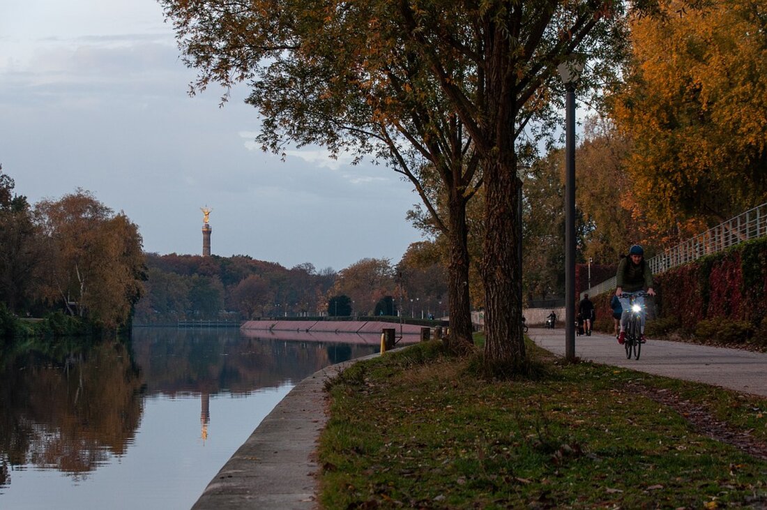 Am 27. Mai 2024 startet die U16-Wahl in Berlin, bei der junge Menschen im Alter von 16 Jahren erstmals zur Europawahl ihre Stimme abgeben dürfen. Die U16-Wahl ist Teil der größten politischen Bildungsinitiative für Kinder und Jugendliche in Deutschland und hat das Ziel, junge Menschen für Politik zu begeistern und ihre Anliegen in die Öffentlichkeit zu bringen. Die Wahllokale sind in verschiedenen Einrichtungen wie Jugendfreizeiteinrichtungen und Schulhöfen eingerichtet, um den jungen Wähler:innen eine breite Auswahl an Standorten zu bieten. Die Idee der U16/U18-Wahl reicht zurück bis ins Jahr 1996 in Berlin, als junge Menschen ab 18 Jahren erstmals die Möglichkeit &hellip;