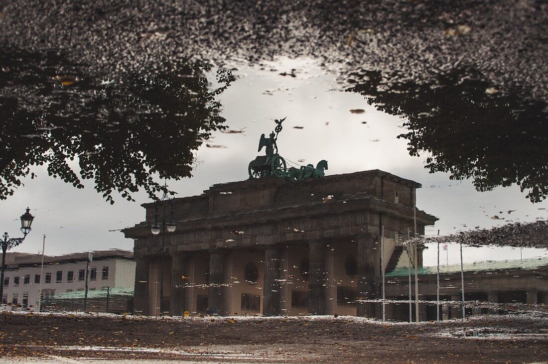 Inflation in Brandenburg höher als in Berlin Die Verbraucherpreise in Brandenburg sind im Vergleich zu Berlin gestiegen, obwohl die Berliner im Durchschnitt 9.000 Euro mehr pro Jahr verdienen. Im Juli setzte sich dieser Trend fort. Im letzten Jahr verdienten die Berliner durchschnittlich 44.154 Euro, während die Brandenburger nur 35.150 Euro verdienten. Dennoch sind die Verbraucherpreise im Umland in den letzten beiden Jahren stärker gestiegen als in der Hauptstadt. Im Juli wurde dieser Unterschied deutlich. Die Preise in Brandenburg stiegen um 6,7 Prozent im Vergleich zum Vorjahr, während sie in Berlin nur um 6,1 Prozent anstiegen. Dies betrifft verschiedene Lebensbereiche wie …