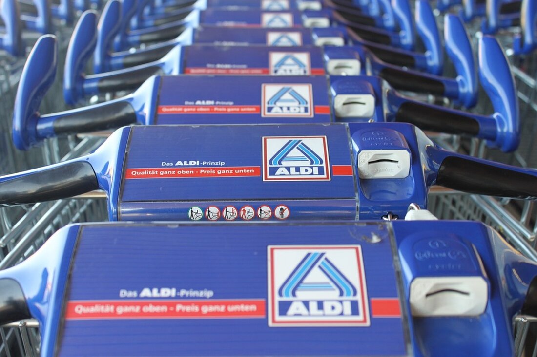 "Erfahren Sie in unserem Artikel über den aktuellen Ernährungsreport von Aldi Süd, wie der Discounter den Anteil pflanzenbasierter Produkte im Vergleich zu tierbasierten Sortimenten steigert. Stimmen Sie mit Mahi Klosterhalfen, Präsident der Albert Schweitzer Stiftung, überein, dass der Einzelhandel eine Schlüsselrolle in der Ernährungswende spielt? Lesen Sie mehr über die zukünftigen Ziele und Maßnahmen für eine pflanzenbasierte Ernährung."
