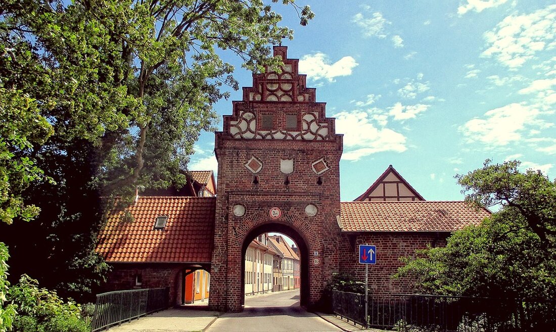 Die Deutsche Telekom verbessert die Mobilfunkversorgung im Altmarkkreis Salzwedel durch den Bau eines neuen Standorts. Die Flächenabdeckung steigt auf 99 %, mit weiteren 28 geplanten Standorten bis 2026. Erfahren Sie mehr über den Ausbau und die Verfügbarkeit von Mobilfunkdiensten in Ihrer Region.