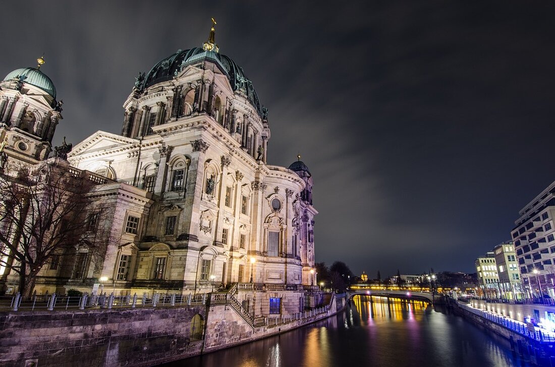 Eine kritische Analyse über kulturelle Spannungen und Integration in Berlin, Beobachtungen und gesellschaftliche Diskussionen.