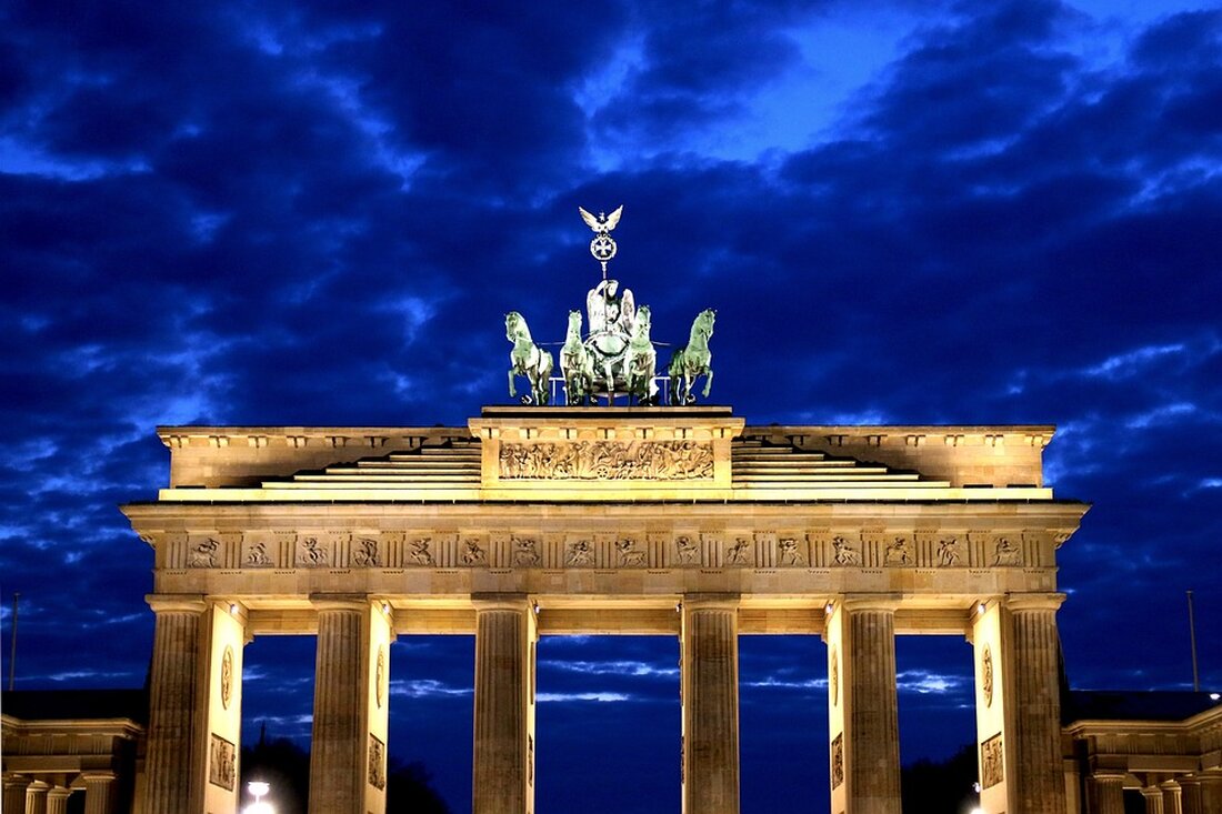 Erleben Sie die Landtagswahl in Brandenburg am 22. September 2024 live mit phoenix! Unsere umfangreiche Berichterstattung bietet Analysen, Prognosen und Hochrechnungen ab 17:00 Uhr. Verpassen Sie keine wichtigen Entwicklungen – verfolgen Sie uns auf phoenix.de und in den sozialen Medien!