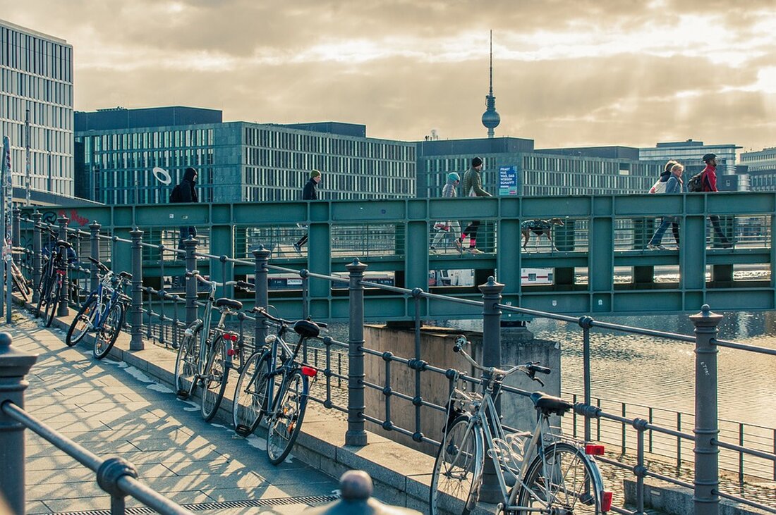 Erfahren Sie, warum der Autogipfel in Berlin entscheidend für die Zukunft der E-Mobilität ist. Bundeswirtschaftsminister Robert Habeck und die Automobilindustrie müssen jetzt klare Maßnahmen ergreifen, um die Elektrifizierung voranzutreiben und die Klimaziele zu erreichen. Lesen Sie, wie der Markthochlauf der E-Mobilität mit erneuerbaren Energien stabilisiert werden kann.