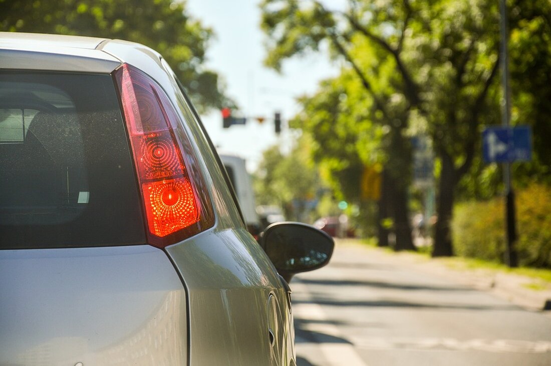 Informiere dich über die aktuellen Verkehrsinformationen am Wochenende und die Staugefahren auf deutschen Autobahnen sowie im benachbarten Ausland. Erfahre, welche Autobahnen besonders betroffen sind und wo es zu Grenzkontrollen kommt. Bleibe informiert und vermeide Staus auf deiner nächsten Reise.