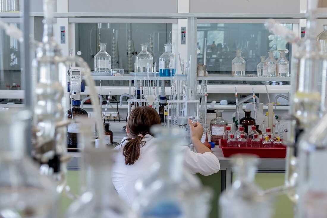 Erfahren Sie in unserem Artikel über den Chemie- und Pharma Summit in Berlin, wie die Branche mit politischen Entscheidungsträgern über Fortschritt, Nachhaltigkeit und Wettbewerbsfähigkeit diskutiert. Dr. Markus Steilemann, Präsident des VCI, fordert einen mutigen Aufbruch für den Standort Deutschland. Lesen Sie mehr über die Herausforderungen und Chancen der chemisch-pharmazeutischen Industrie in Zeiten von Wandel und Innovation.
