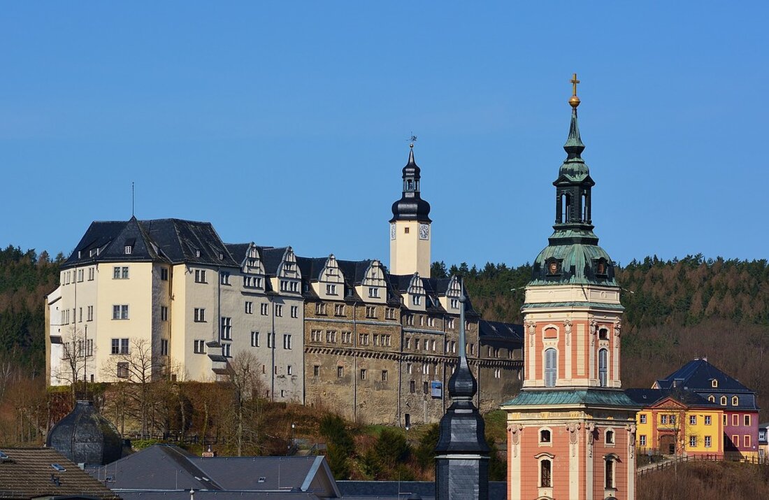 Erfahren Sie, wie die Deutsche Telekom die Mobilfunkversorgung im Landkreis Greiz verbessert. Mit neuen LTE- und 5G-Standorten in Brahmenau und Kraftsdorf wird die Abdeckung und Bandbreite erhöht. Bis 2026 sind weitere Ausbauprojekte geplant. Informieren Sie sich über die Verfügbarkeit an Ihrem Wohnort!