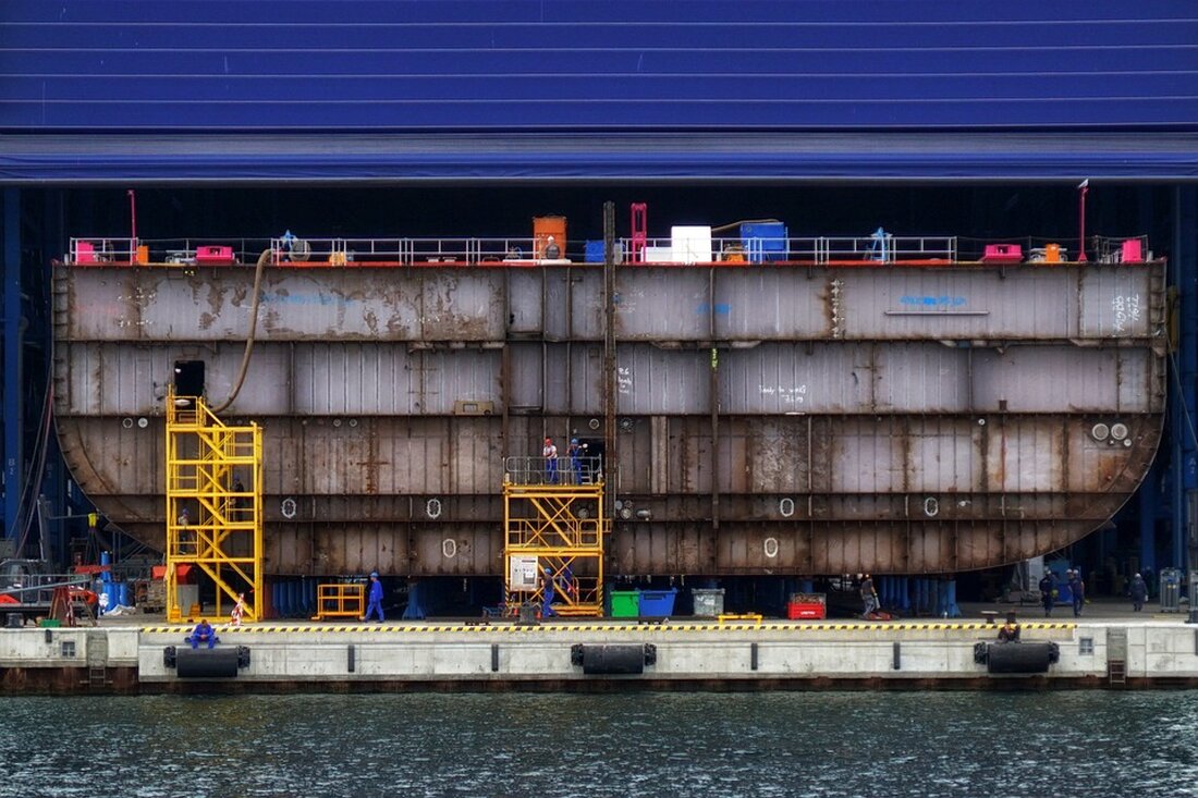 Entdecken Sie die Herausforderungen und Erfolge der Meyer-Werft in Papenburg, einem der führenden Hersteller von Kreuzfahrtschiffen weltweit. Erfahren Sie, wie wirtschaftliche und ökologische Aspekte die Zukunft des Familienunternehmens beeinflussen und welche Rolle staatliche Unterstützung dabei spielt.