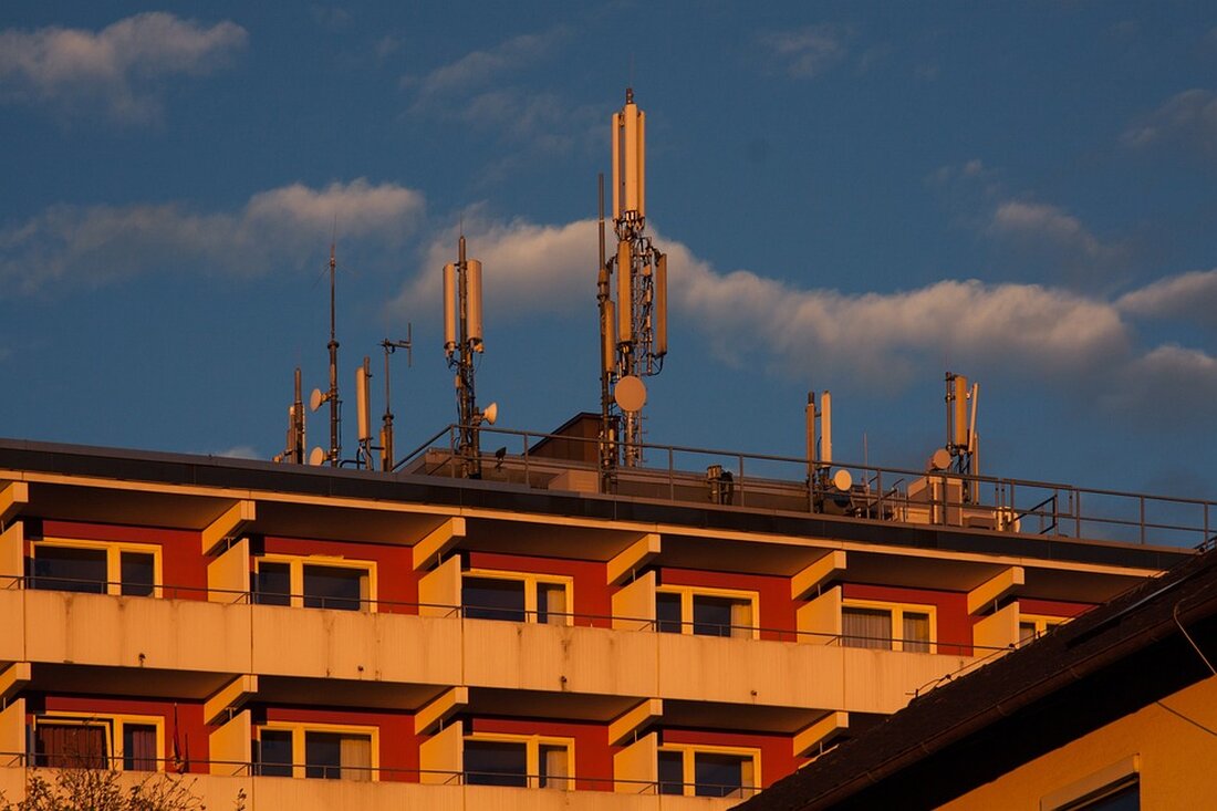 Meta-Beschreibung:
"Die Deutsche Telekom hat die Mobilfunkversorgung im Landkreis Rostock durch den Bau neuer Standorte sowie Erweiterungen auf LTE und 5G erheblich verbessert. Erfahren Sie mehr über die erweiterten Netzabdeckung, die geplanten Standorte bis 2026 und wie die Telekom die steigende Nachfrage nach Bandbreite adressiert."