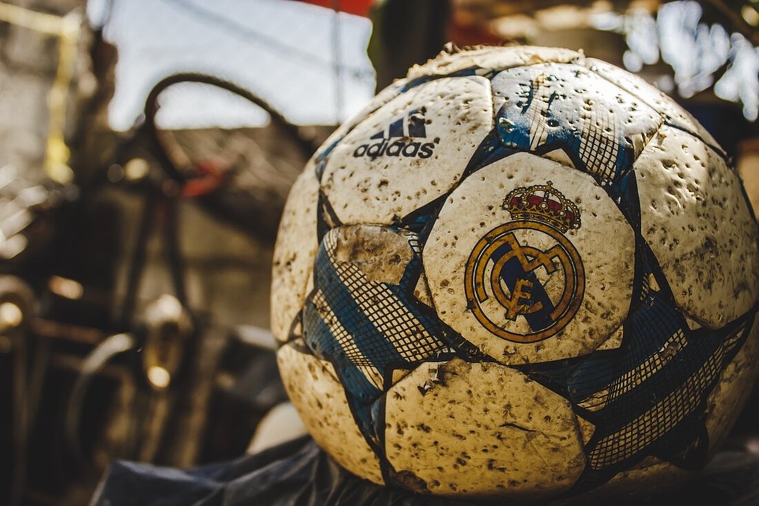 Erfahren Sie, welche Spiele in der UEFA Champions League das größte Reiseinteresse geweckt haben. Eine neue Analyse des Reiseexperten Expedia Live zeigt, dass das Viertelfinalspiel zwischen dem FC Barcelona und Paris Saint-Germain in Barcelona das höchste Interesse bei Reisenden ausgelöst hat. Zudem erfahren Sie, welche Städte die beliebtesten Reiseziele für Fußballfans sind und welches Spiel das Dortmund-Spiel mit dem größten Interessenzuwachs war. Erfahren Sie mehr auf Expedia Live.