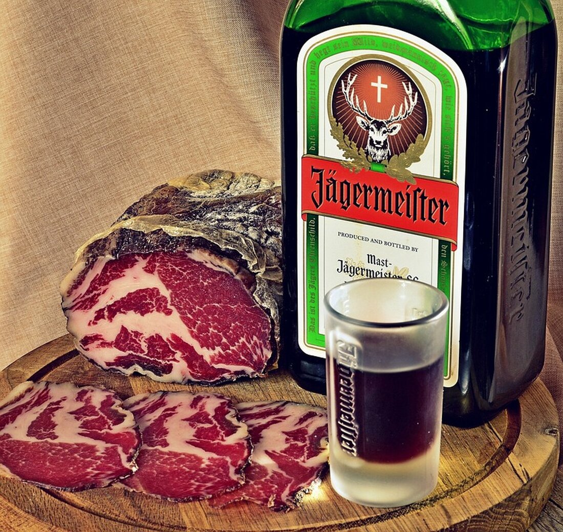 "Entdecke den Jägermeister SAVE THE NIGHT Fund 2024: 100.000 Euro für kreative Projekte, die das Nachtleben sicherer und inklusiver gestalten. Erfahre mehr über die neuen Experten des Advisory Boards und wie du dich bis zum 4. November 2024 bewerben kannst!"
