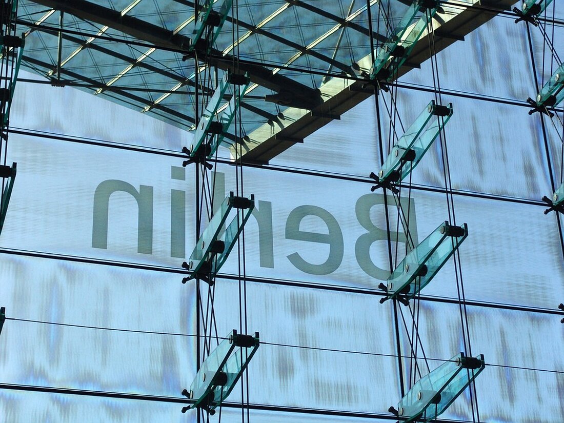 Entdecken Sie die zentrale Pressekonferenz zum Sanierungsgipfel der Gebäude-Allianz am 10. September 2024 in Berlin. Führende Vertreter diskutieren Chancen und Herausforderungen energetischer Gebäudesanierungen für Klima, Wirtschaft und soziale Gerechtigkeit. Verfolgen Sie die Diskussion im Livestream und erfahren Sie, wie eine sozialverträgliche Sanierungsoffensive die Zukunft des Gebäudesektors gestalten kann. Melden Sie sich jetzt an!