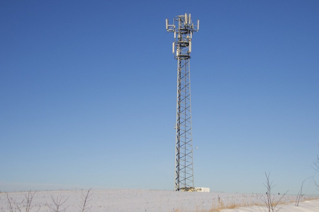 "Die Deutsche Telekom hat die Mobilfunkversorgung im Landkreis Oberspreewald-Lausitz verbessert. Mit einem neuen LTE-Standort in Lübbenau/Spreewald wird die Abdeckung und Bandbreite erhöht. Bis 2026 sind weitere 35 Standorte geplant, um den wachsenden Bedarf an Mobilfunk zu decken. Erfahren Sie mehr über die neuen Möglichkeiten der Mobilfunknutzung in Ihrer Region."