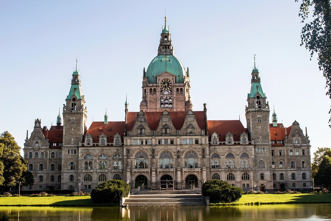 Der Bundesrat fordert aufgrund eines Beschlusses des Landes Niedersachsen eine Verschärfung des Waffenrechts. Der Artikel thematisiert die Kritik der Piratenpartei Hannover an diesen Regelungen und deren fehlende Umsetzbarkeit. Es wird aufgezeigt, dass die Durchsetzung bestehender Gesetze ausreichen würde, um Recht und Ordnung zu gewährleisten. Die geplanten Maßnahmen werden als wirkungslos und politischer Aktionismus bezeichnet.