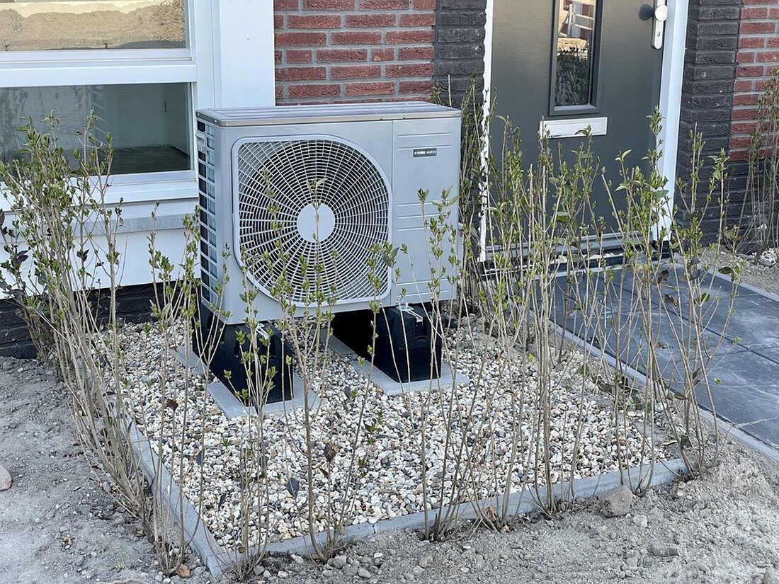 "Erfahren Sie in unserem Artikel, warum die Wärmepumpe dringend ein besseres Image benötigt. Wirtschaftsminister Robert Habeck gesteht Fehler ein und kämpft gegen sinkendes Vertrauen bei Verbrauchern. Entdecken Sie die Herausforderungen und politischen Entscheidungen, die den Heizungstausch in Deutschland beeinflussen und wie Förderkürzungen die Akzeptanz der Technologie gefährden."