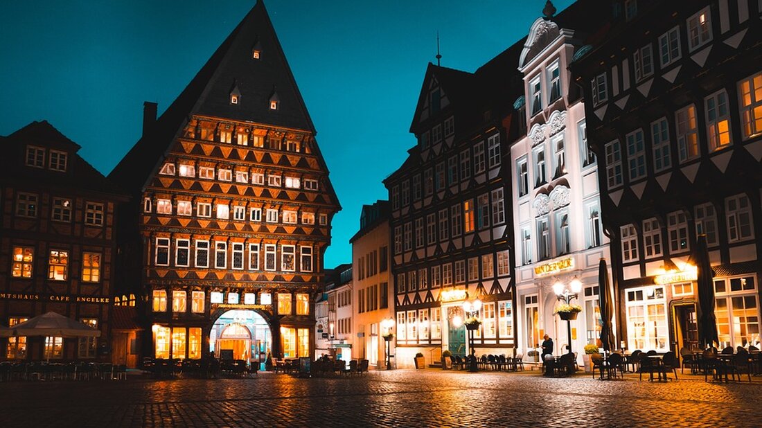 Entdecken Sie die besten Online-Shops Deutschlands 2024! In diesem Artikel erfahren Sie, welche Anbieter laut einer umfangreichen Verbraucherbefragung des Deutschen Instituts für Service-Qualität und ntv von Kunden empfohlen werden. Von Kundenzufriedenheit über Bestell- und Zahlungsbedingungen bis hin zum Preis-Leistungs-Verhältnis - die wichtigsten Erkenntnisse und die Preisträger in 98 Kategorien auf einen Blick. Jetzt informieren und die besten E-Commerce-Anbieter finden!