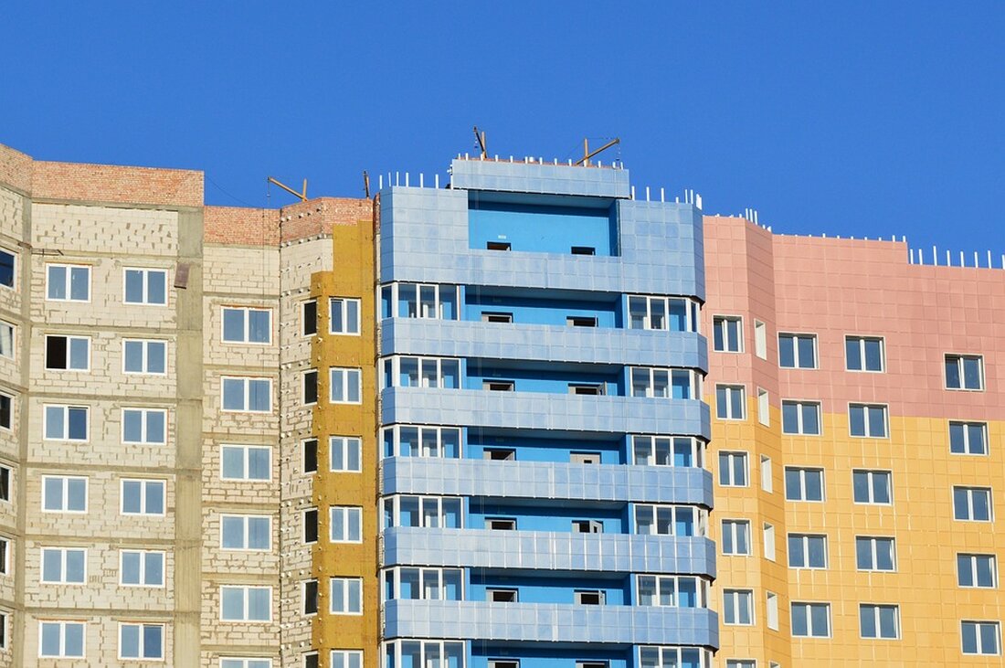 "Investitionsschub und weniger Bürokratie: Die Immobilienbranche erwartet positive Veränderungen in der neuen EU-Legislaturperiode, um Europas Wirtschaft anzukurbeln und den Wohnraummangel zu beenden. Erfahren Sie, wie die ZIA-Präsidentin Iris Schöberl zu mehr Investitionen und einem größeren Engagement für den Klimaschutz aufruft. Lesen Sie jetzt den Artikel, um mehr über die Forderungen der Immobilienwirtschaft und die Chancen für Wachstum und Wettbewerb in Europa zu erfahren."