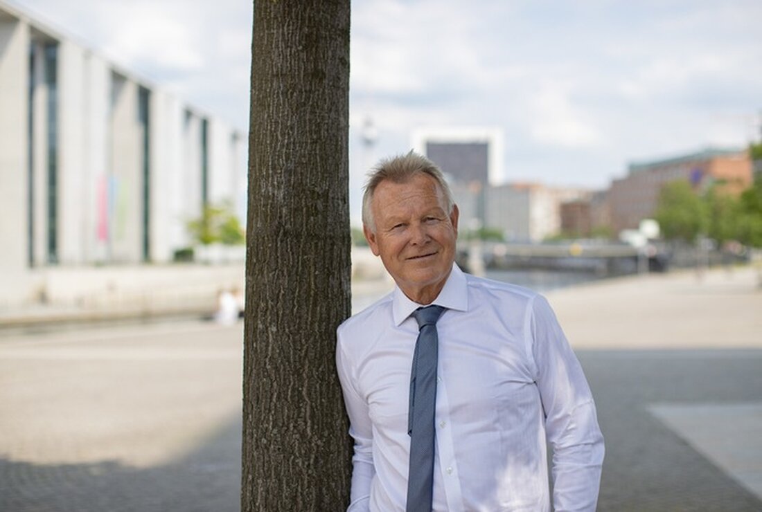 "Erfahren Sie die Position von Karlheinz Busen (FDP) zur geplanten Änderung des Waffengesetzes. Der jagdpolitische Sprecher kritisiert das geplante Messerverbot als reinen Aktionismus und fordert gezielte Maßnahmen für eine effektivere Strafverfolgung. Lesen Sie mehr über seine Argumente gegen unnötige Einschränkungen im Alltag ehrlicher Bürger."
