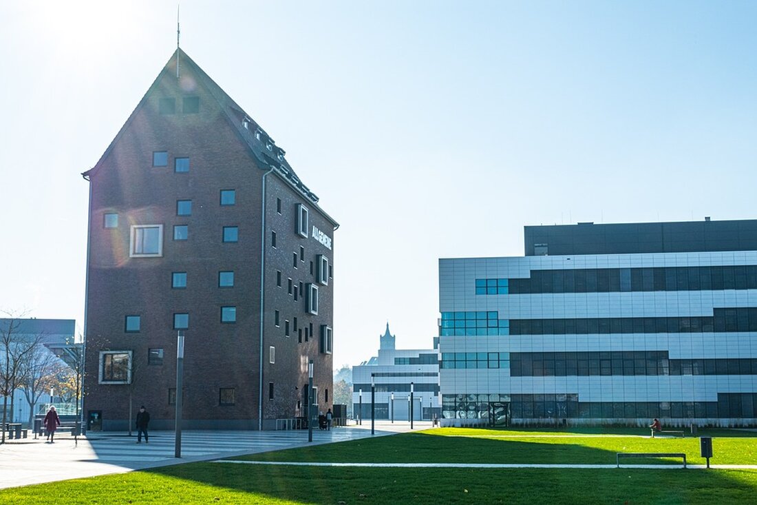 Erfahren Sie in der aktuellen immowelt Analyse, wie sich die Mieten von Studentenwohnungen im Verhältnis zum erhöhten Bafög-Höchstsatz entwickeln. Die Untersuchung zeigt, dass die hohe Wohnpauschale von 380 Euro in vielen Hochschulstädten nicht einmal für die Kaltmiete einer kleinen Wohnung ausreicht. Insbesondere in München müssen Studenten einen Großteil ihres Bafög für die Miete aufwenden. Doch es gibt auch günstigere Alternativen in Ostdeutschland und im Ruhrgebiet. Erfahren Sie mehr in diesem Artikel von immowelt.
