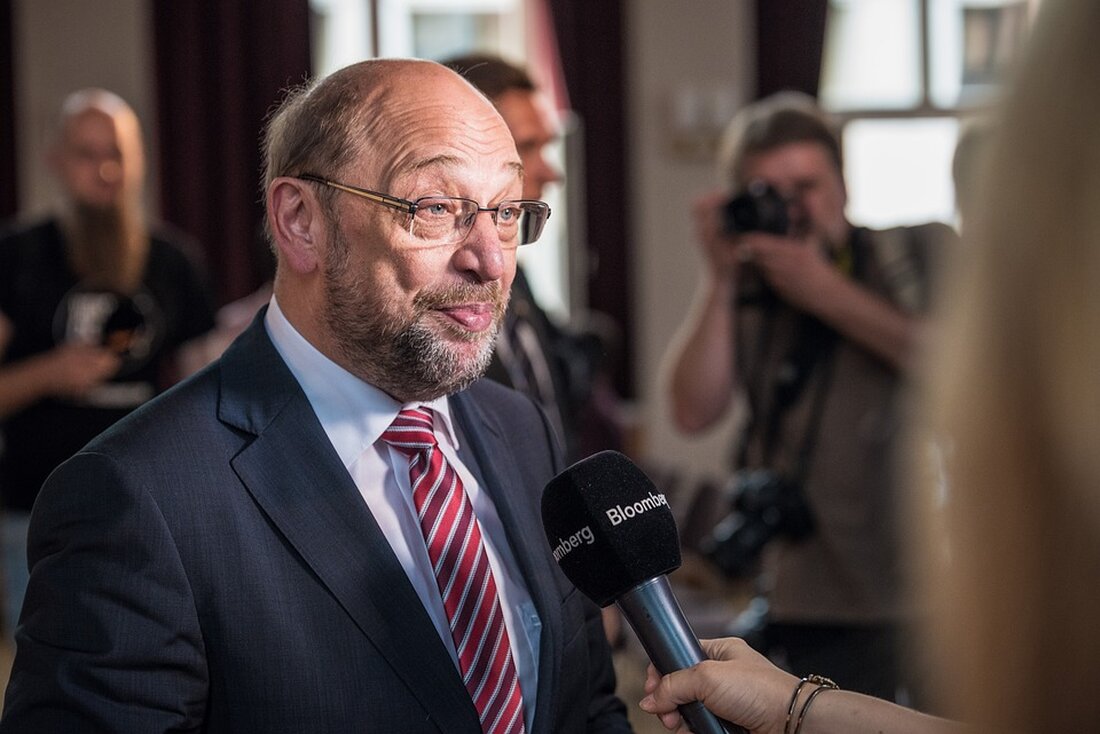 "Entdecken Sie die neuesten Entwicklungen der SPD nach der Landtagswahl in Brandenburg. Kevin Kühnert kommentiert die Erfolge der Sozialdemokraten und betont die Notwendigkeit, offene Projekte wie das Rentenpaket voranzutreiben. Erfahren Sie, wie die Partei die Wettbewerbsfähigkeit Deutschlands stärken will und welche Herausforderungen anstehen. Lesen Sie mehr über Kühnerts Perspektiven auf den aktuellen politischen Kurs."