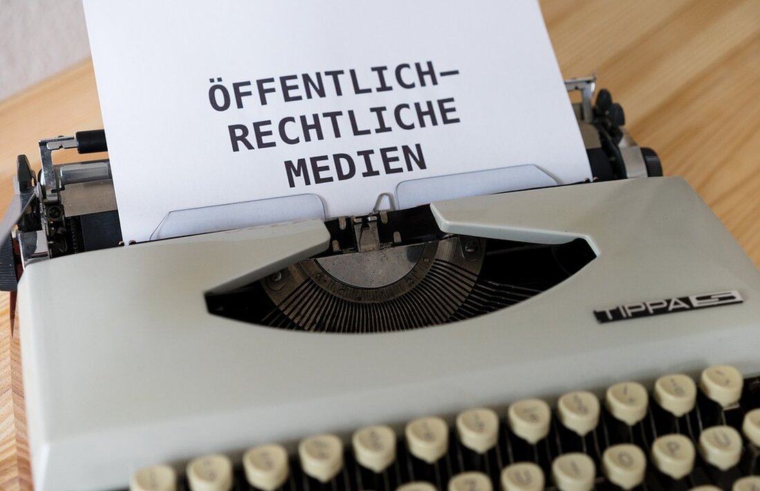 "Die ARD lehnt den Tarifvorschlag der Gewerkschaften ver.di, DJV und unisono ab und bringt damit die seit neun Monaten andauernden Verhandlungen über Tariferhöhungen in eine kritische Lage. In einem überraschenden Schritt schloss der ARD-Vorsitzende Kai Gniffke die Möglichkeit einer Tarifschlichtung aus, was zu bundesweiten Streiks führte. Erfahren Sie mehr über die Hintergründe und die Reaktionen der Gewerkschaften."