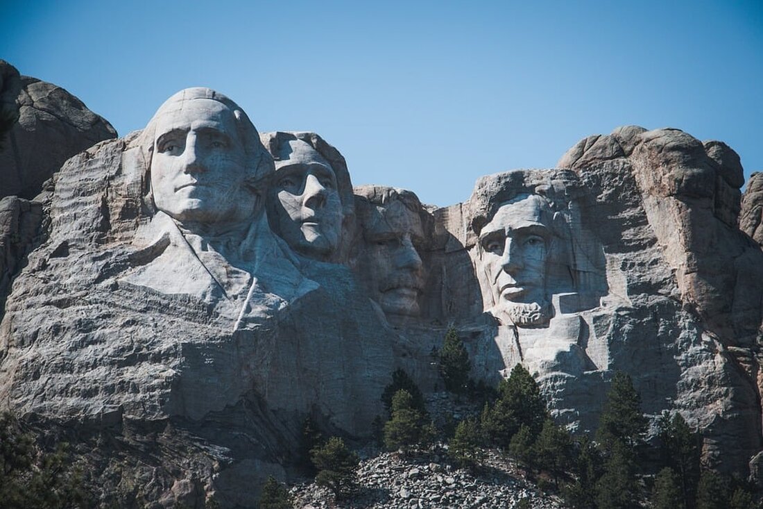 Erleben Sie die spannende US-Präsidentschaftswahl, in der Kamala Harris und Donald Trump in einem dramatischen Kopf-an-Kopf-Rennen um das Weiße Haus kämpfen. Der Artikel beleuchtet die aktuelle Stimmung in den USA, die Spaltung der Gesellschaft und die Strategien beider Kandidaten, während die Welt gebannt zusieht. Was steht auf dem Spiel für Amerika und darüber hinaus? Erfahren Sie mehr über Hintergründe, Umfragen und die Herausforderungen einer Schicksalswahl.