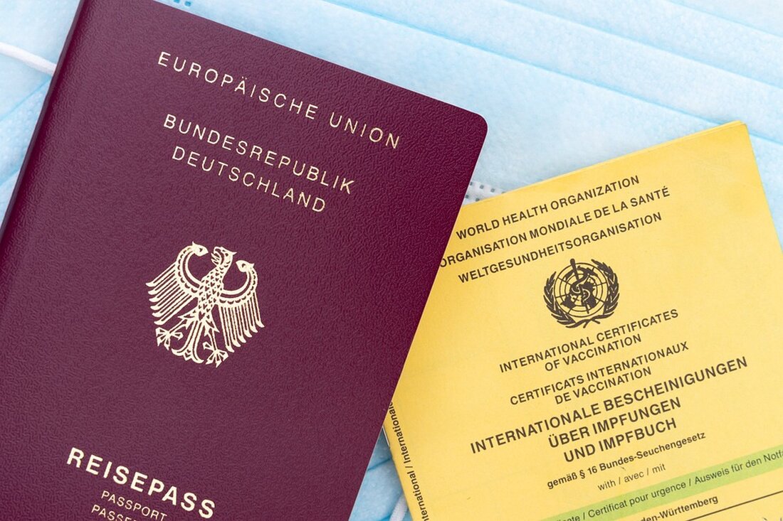 In diesem Artikel wird über die Bedrohung von Mpox und die Notlage in armen Ländern berichtet. Es wird darauf hingewiesen, dass das Virus nicht so leicht übertragbar ist und rechtzeitige Erkennung eine Eindämmung ermöglicht. Die Weltgesundheitsorganisation hat eine Gesundheitsnotlage ausgerufen, um auf die steigenden Mpox-Zahlen aufmerksam zu machen und Maßnahmen zu ergreifen. Es wird betont, dass die Pandemieprävention aus den Lehren von Corona gezogen werden sollte und dass wohlhabende Staaten sich für das Problem des schwachen Gesundheitswesens in armen Ländern engagieren sollten. Weitere Informationen zu Mpox und seinen Auswirkungen findest du in diesem Artikel.
