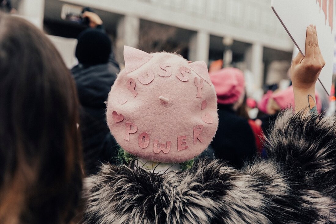 In seinem neuen Buch "Empowerment Kultur" analysiert Fabian Burstein die aktuellen Herausforderungen der Kulturszene und zeigt Lösungsansätze auf. Erfahren Sie mehr über die Machtstrukturen im Kulturbetrieb, aktuelle Skandale und diskutieren Sie mit im deutschsprachigen Raum. Jetzt mehr erfahren!