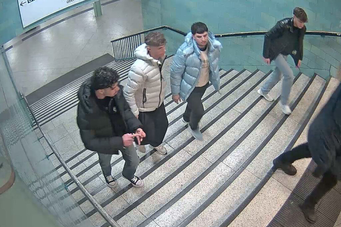 Die Polizei Berlin sucht Hinweise zu einer gefährlichen Körperverletzung am Alexanderplatz. Vier unbekannte Täter griffen zwei Männer an. Helfen Sie mit!