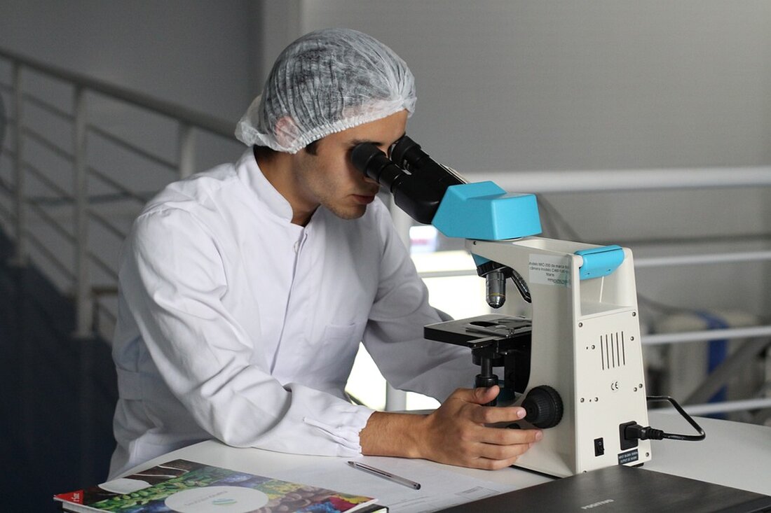 "Erfahren Sie, wie eine neue pharmazeutische Dienstleistung in Apotheken Patienten mit Atemwegserkrankungen unterstützen kann. Eine Studie zeigt, dass 80 % der Patientinnen und Patienten ihre Inhalationsgeräte falsch anwenden. Durch gezielte Schulungen zur Inhalationstechnik können Fehler minimiert und die Arzneimitteltherapie nachhaltig verbessert werden. Informieren Sie sich über die Vorteile und Anspruchsvoraussetzungen dieser wichtigen Unterstützung für Ihre Gesundheit."