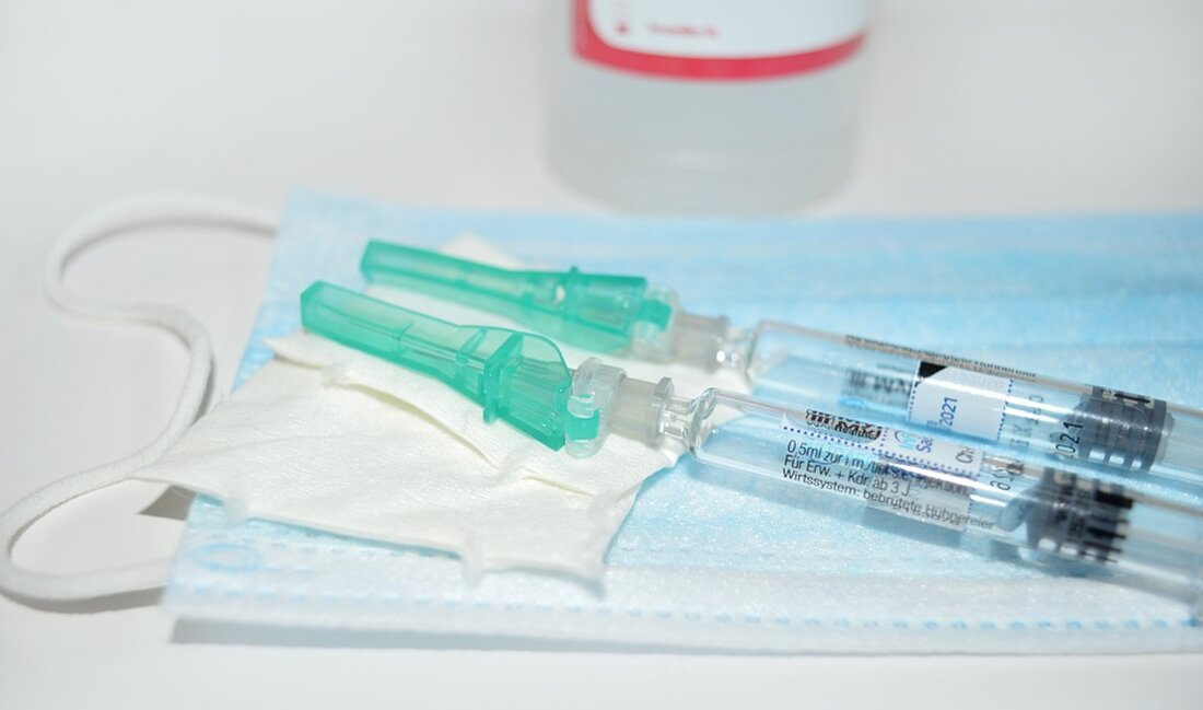 Entdecken Sie, wie Apotheken in Deutschland über 18 Millionen Grippe-Impfstoffdosen bereitstellen und Impfungen anbieten. Erfahren Sie von Dr. Hans-Peter Hubmann, wie die flächendeckende Versorgung gesichert ist und warum immer mehr Menschen die Angebote der Apotheken nutzen. Informieren Sie sich über die Impfkostenübernahme durch Krankenkassen und Vorteile der Grippeimpfung. Schützen Sie sich und andere – lesen Sie mehr!
