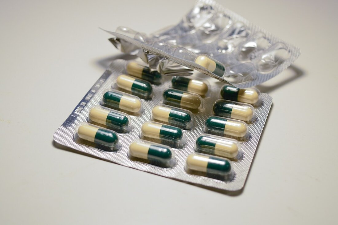 "Erfahren Sie in unserem Artikel, wie die Briefaktion der Ärztinnen und Ärzte für individuelle Impfentscheidung (ÄFI) an Bundestagsabgeordnete das blinde Vertrauen in die WHO und die neuen Internationalen Gesundheitsvorschriften aufdeckte. Lesen Sie über die kritischen Antworten der Abgeordneten, die Gefahren für nationale Souveränität und die bedenklichen Änderungen im Umgang mit Impfstoffen und Pandemiebekämpfung."
