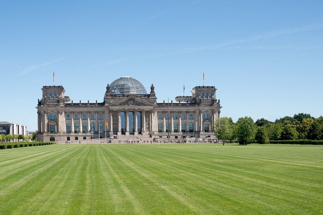 Erfahren Sie in diesem Artikel, warum die Bundesregierung das enorme Potential der klimafreundlichen Tiefengeothermie in Deutschland nicht ausreichend nutzt. Die Deutsche Umwelthilfe (DUH) kritisiert das fehlende Interesse und fordert eine bundesweite Geothermie-Strategie. Lesen Sie mehr über die Vorteile dieser erneuerbaren Wärmequelle und warum eine erhöhte Ausbauziel für 2030 dringend erforderlich ist.