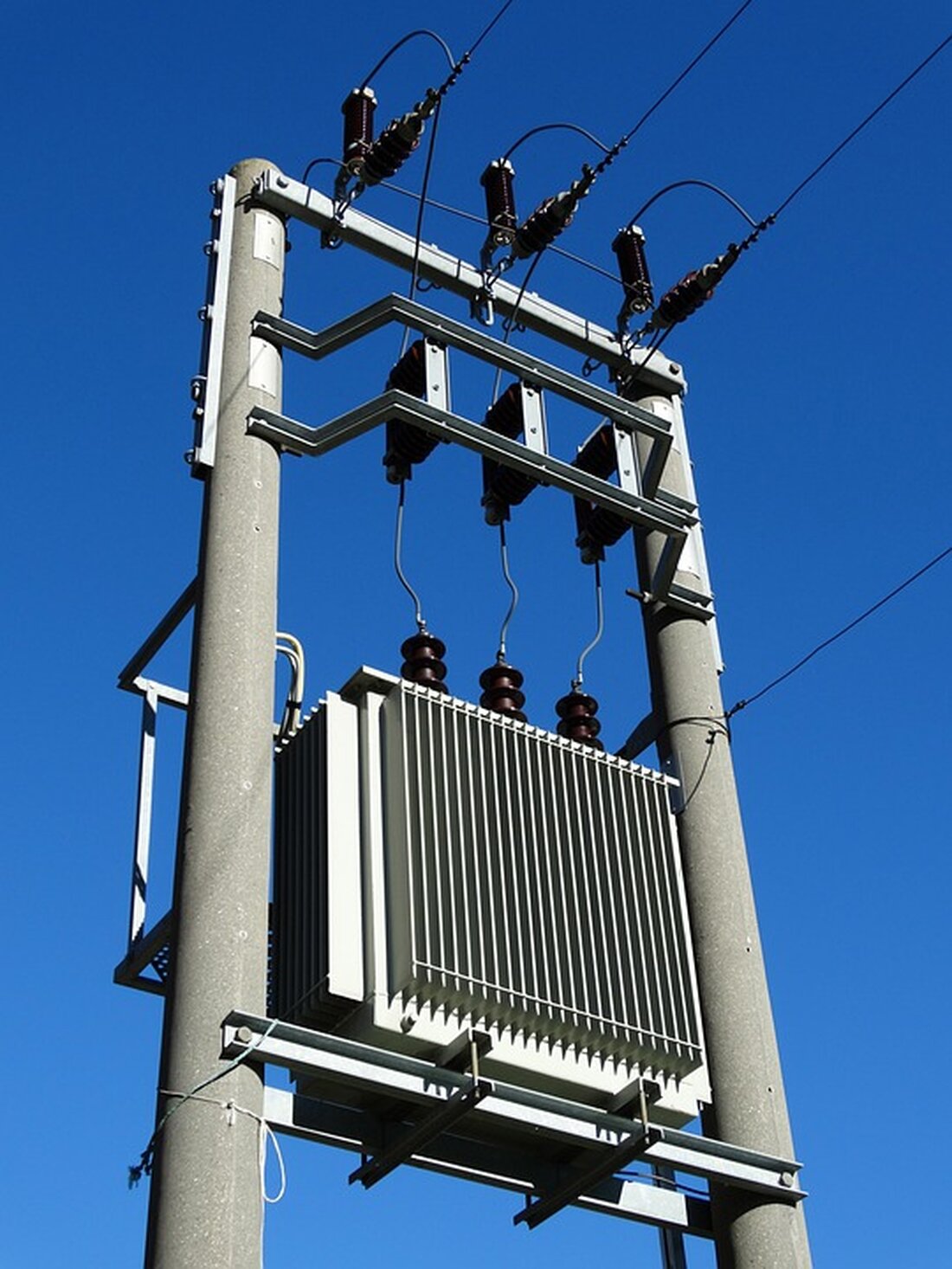 Entdecken Sie die Forderungen von BEE-Präsidentin Simone Peter zur Reform des Strommarktes für ein klimaneutrales Energiesystem. Erfahren Sie, wie Flexibilitäten und der Einsatz erneuerbarer Energien entscheidend für die Erreichung der Klimaziele bis 2045 sind. Lesen Sie den vollständigen Artikel über die strategischen Maßnahmen zur Optimierung des Strommarktdesigns.