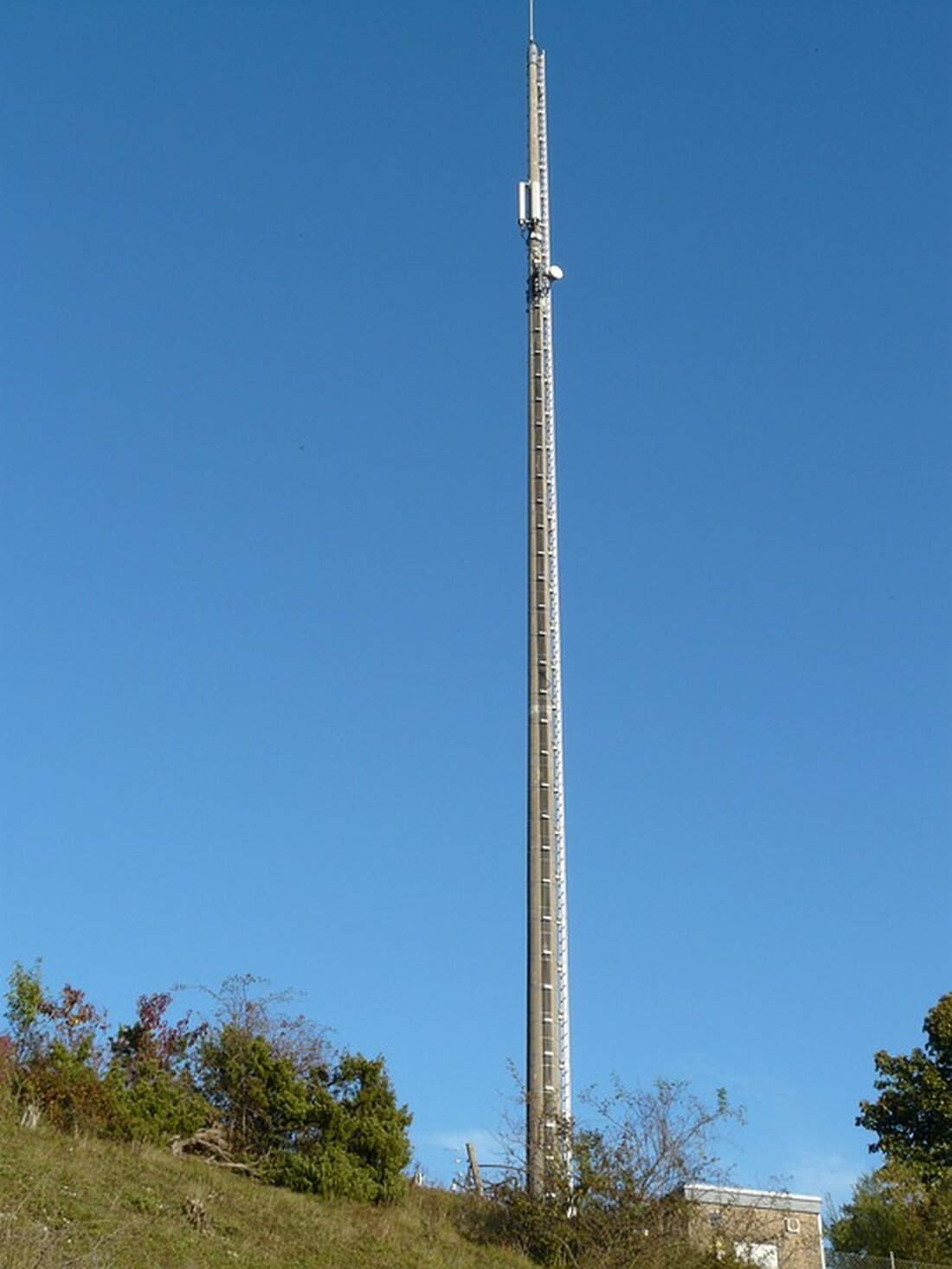 Optimale Mobilfunkversorgung im Landkreis Harz: Die Telekom hat zwei neue Standorte errichtet und mehrere bestehende mit LTE und 5G erweitert. Erfahren Sie, wie die Netzabdeckung und Bandbreite steigen und welche Pläne für die Zukunft bestehen. Informieren Sie sich über die Entwicklungen im Mobilfunknetz!