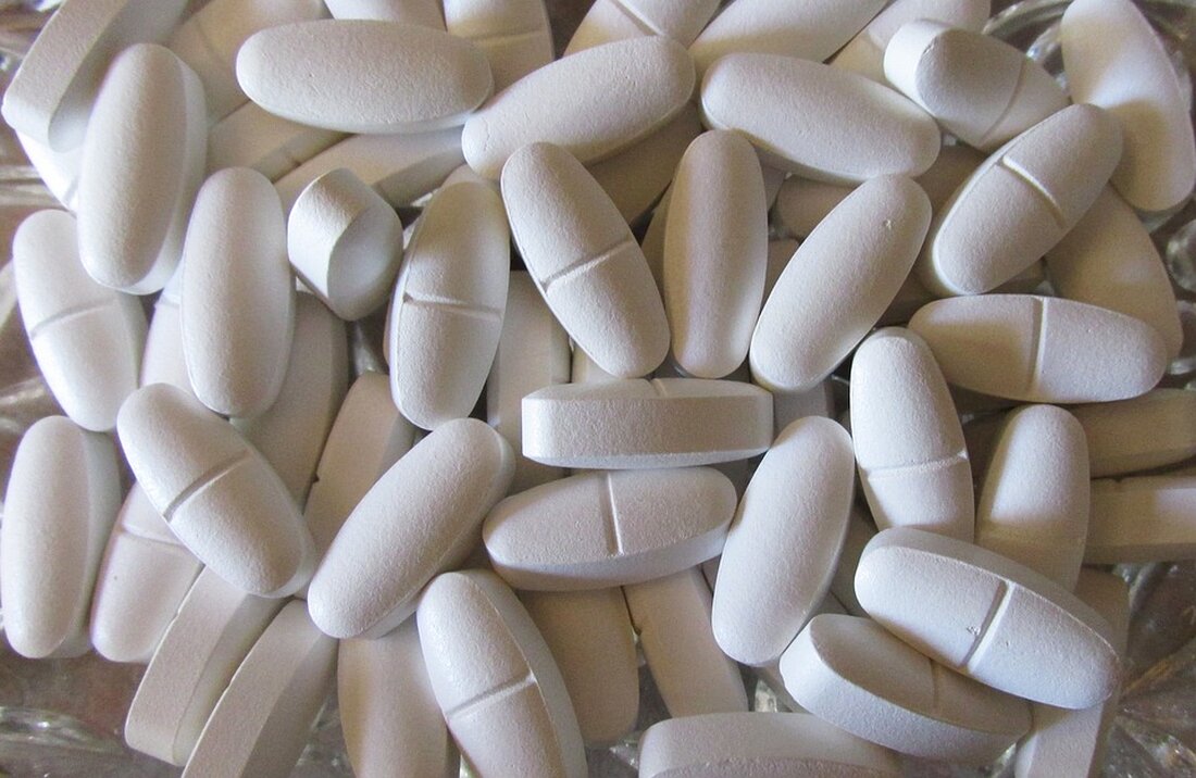 Erfahren Sie, wie Sie das Risiko von Osteoporose und Knochenbrüchen reduzieren können. Mit der kostenlosen App "Osteoporose Risikowissen" können Sie Ihr individuelles Frakturrisiko einschätzen lassen. Informieren Sie sich jetzt über die Maßnahmen zur Stärkung der Knochen und weitere Informationen zum Thema Osteoporose. Laden Sie die App jetzt herunter!