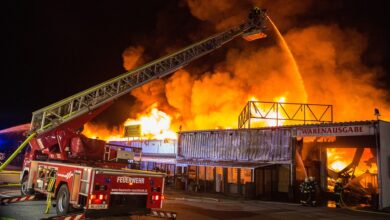 Ludwigsfelde: Lagerhalle auf SBAZV-Gelände brennt