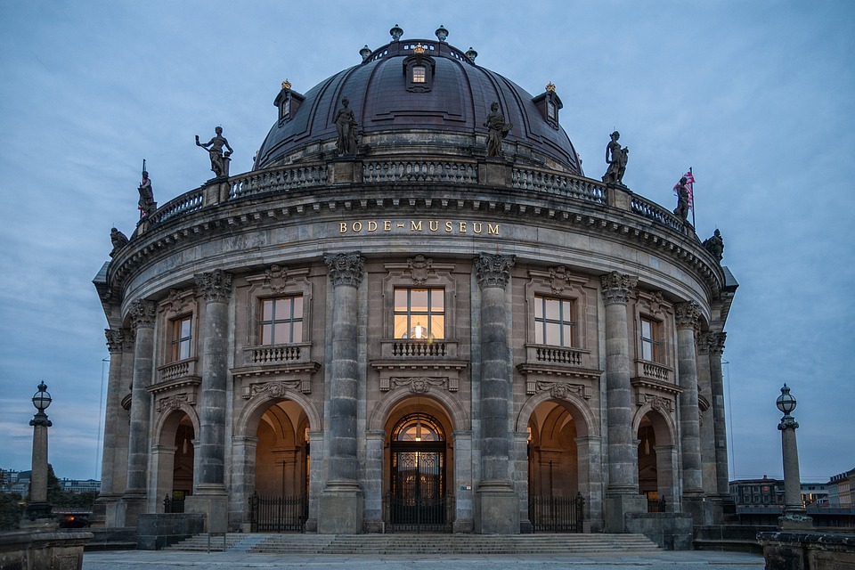 Rechtsanwalt aus Berlin-Schöneberg forderte überhöhte Gebühren: Anklage wegen Betrugs