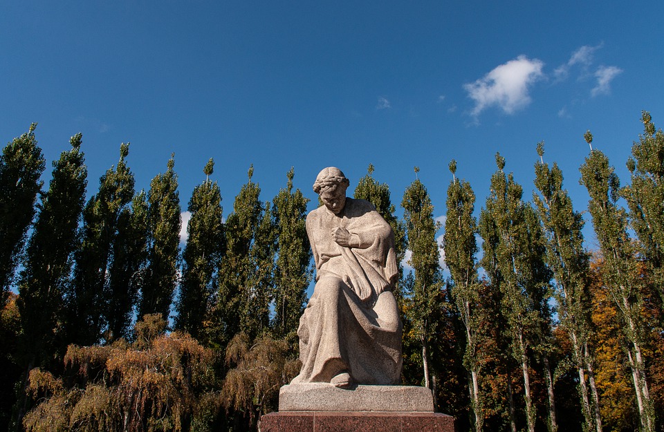 Gedenkstätte der Zwangsarbeiter auf dem Parkfriedhof Marzahn-Hellersdorf wird temporär für Baumaßnahmen, Restaurierung und Sicherung nach Vandalismusschäden abgesperrt