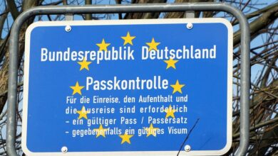 Bezirksbürgermeister händigt Verdienstorden der Bundesrepublik Deutschland aus