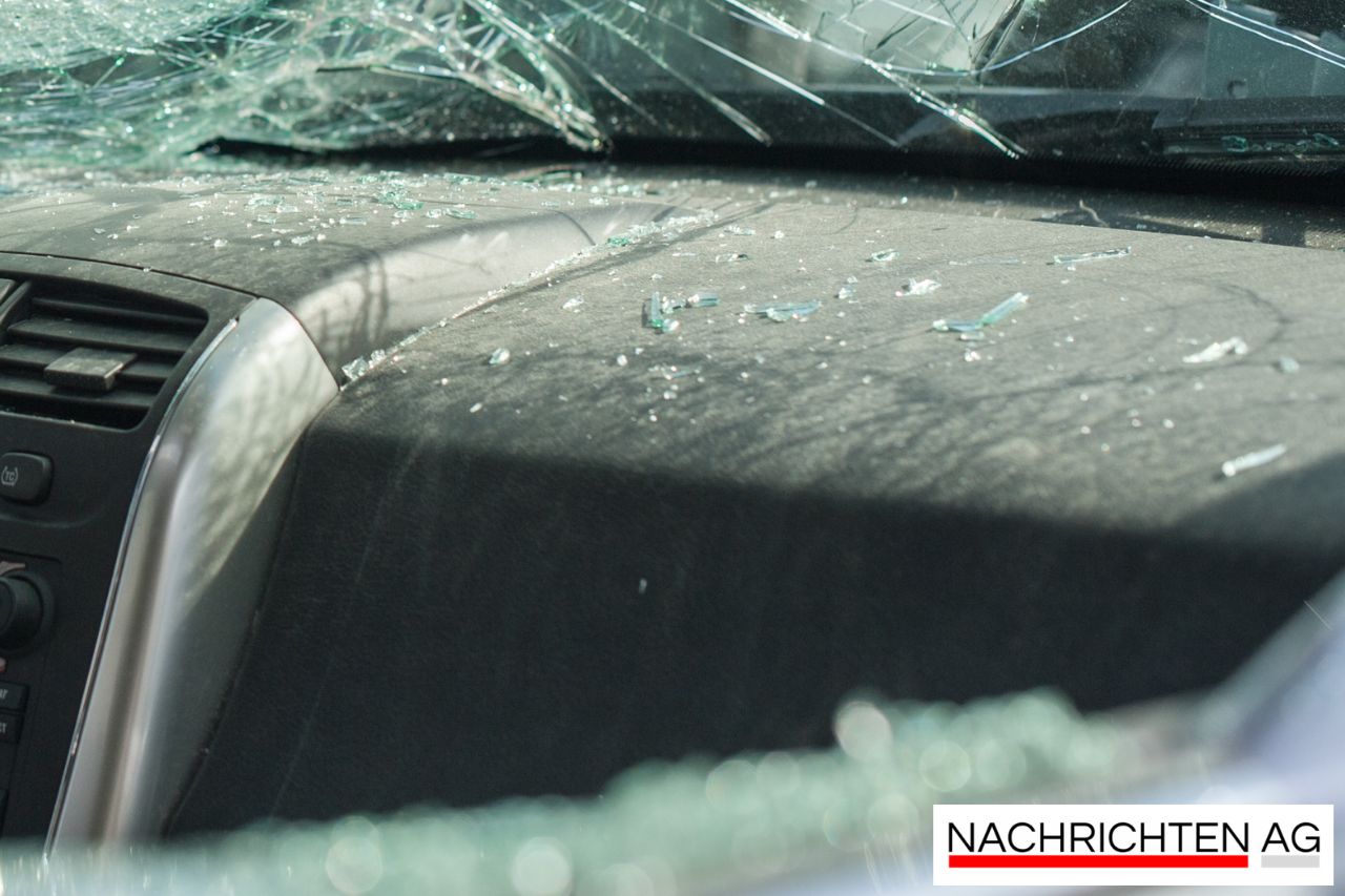 Polizei-Unfall in Kreuzberg: Zwei Beamte bei Zusammenstoß verletzt