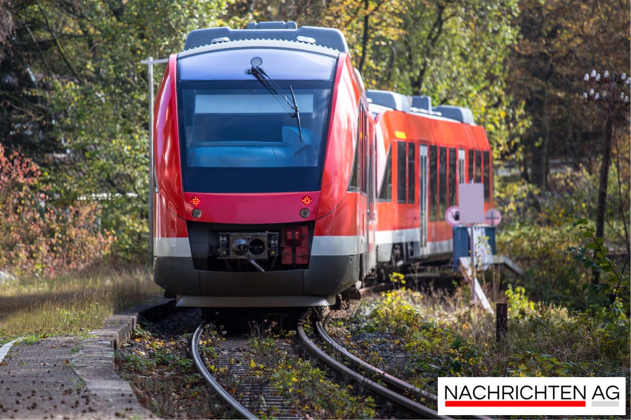 Feierliche Enthüllung: Gedenktafel erinnert an RTO-Station in Lichterfelde!