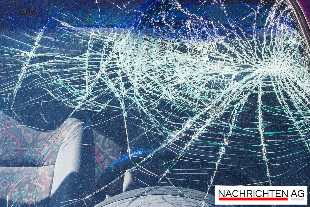 Drama auf der Märkischen Allee: Schwerer Transporter-Unfall mit 7 Verletzten